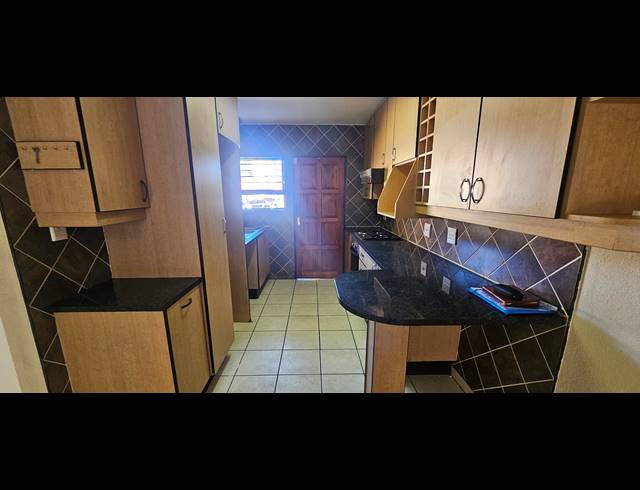 2 BEDROOM TOWNHOUSE FOR SALE IN ALBERTON NORTH